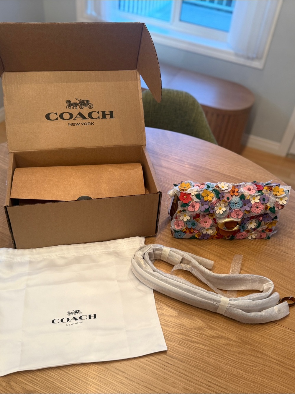 Floral Appliqué Leather Clutch - Multicolor - Picture 4 of 4